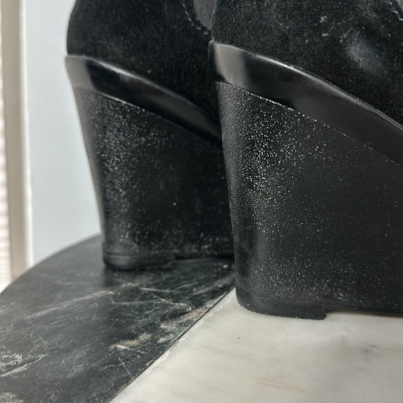 Circa JoanDavid Wedge Suede Booties, Size 6 - Picture 10 of 12